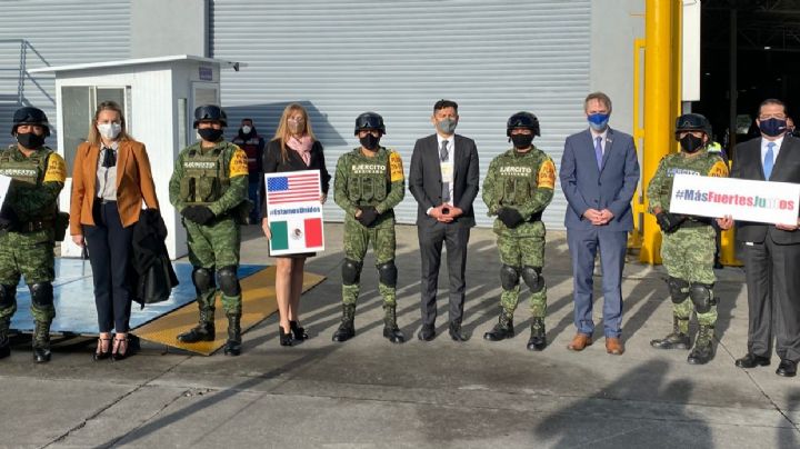 México recibe 1.75 millones de vacunas covid Moderna: primer embarque donado de EUA