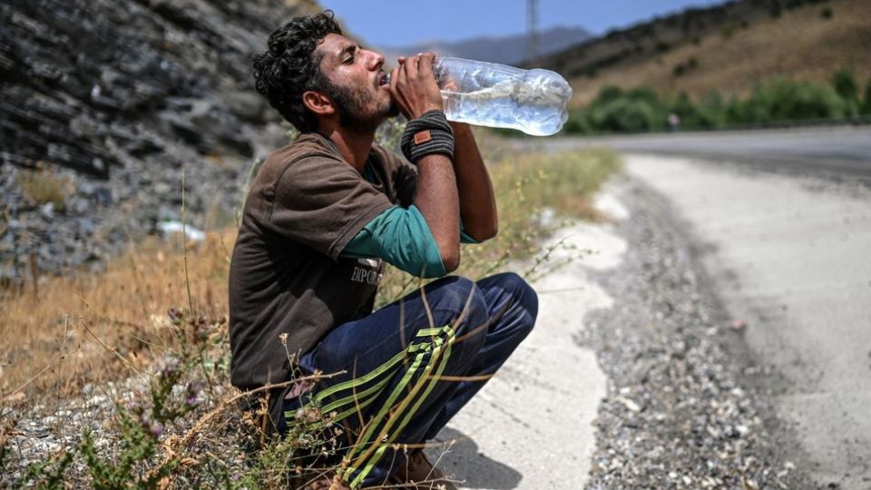 Miles de personas se encuentran en crisis al buscar cruzar la frontera turca y llegar a territorio Europeo