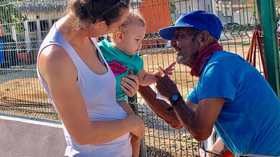 El abuelito trabaja todos los días y es motivo de admiración