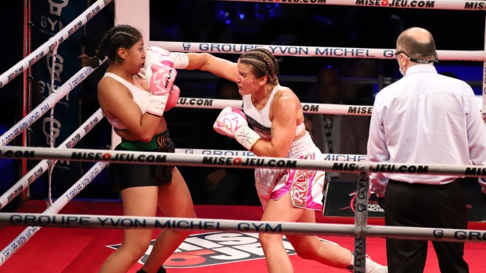 La joven mexicana no logró recuperarse del nocaut, comenzó a convulsionar y de desvaneció en el ring.