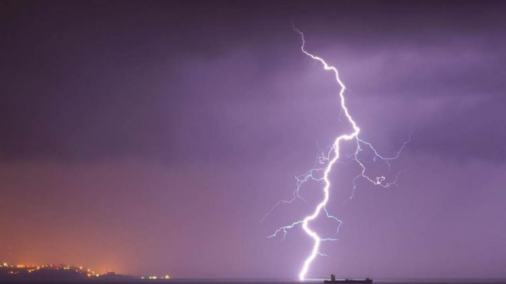 Rayo cae sobre un barco; hay al menos 17 muertos y 6 heridos