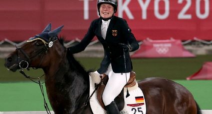 Propina maltrato animal a su caballo y la descalifican de la final en Tokio 2020