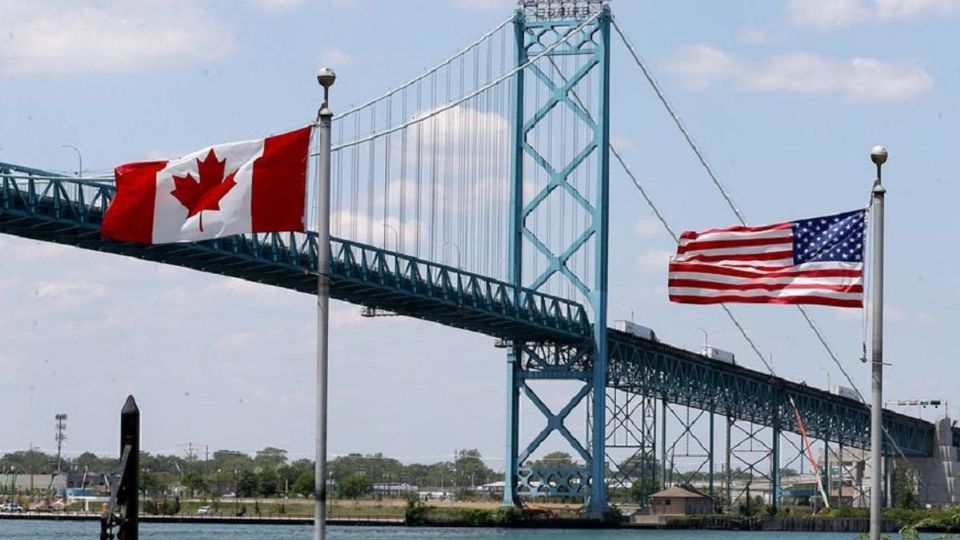 Hoy lunes 9 de agosto, turistas americanos cruzaban la frontera entre Canadá y los Estados Unidos.