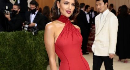 Fotos: Eiza González impacta en la Met Gala 2021 con un espectacular vestido rojo