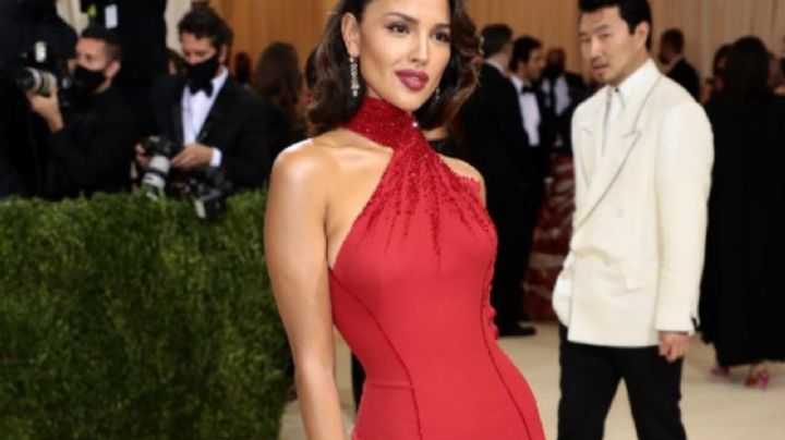 Fotos: Eiza González impacta en la Met Gala 2021 con un espectacular vestido rojo