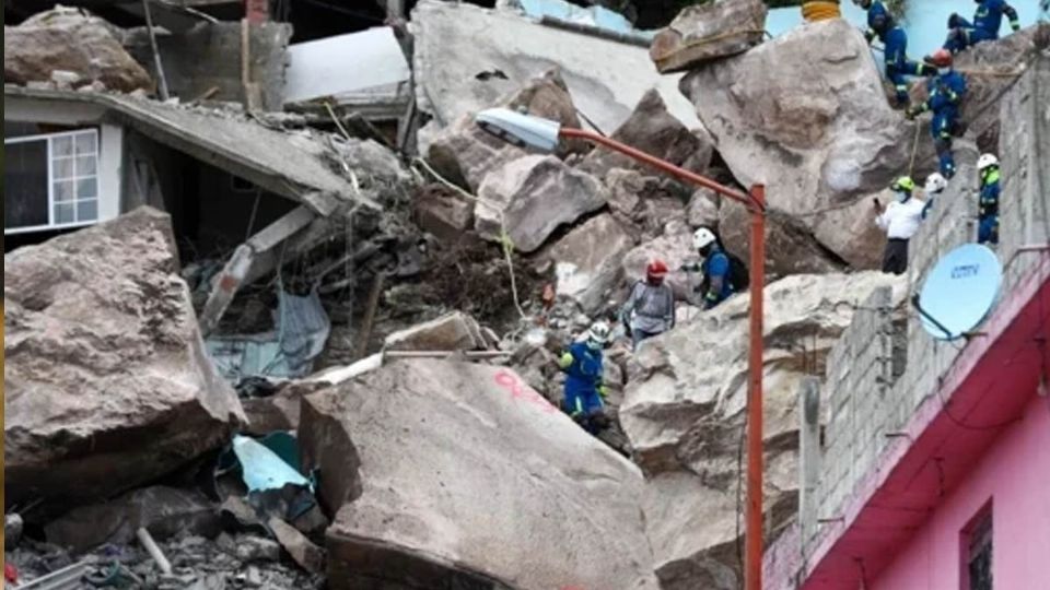 La casa de la familia se encontraba ubicada justo debajo del lugar donde se encuentra las rocas más grandes.