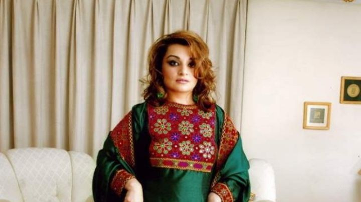 Sin miedo: Mujeres afganas en el extranjero desafían al régimen talibán con ropa tradicional