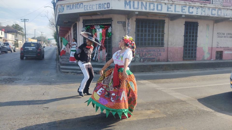 Las calles de Nuevo Laredo se llenaron de color y folklor para celebrar la independencia.