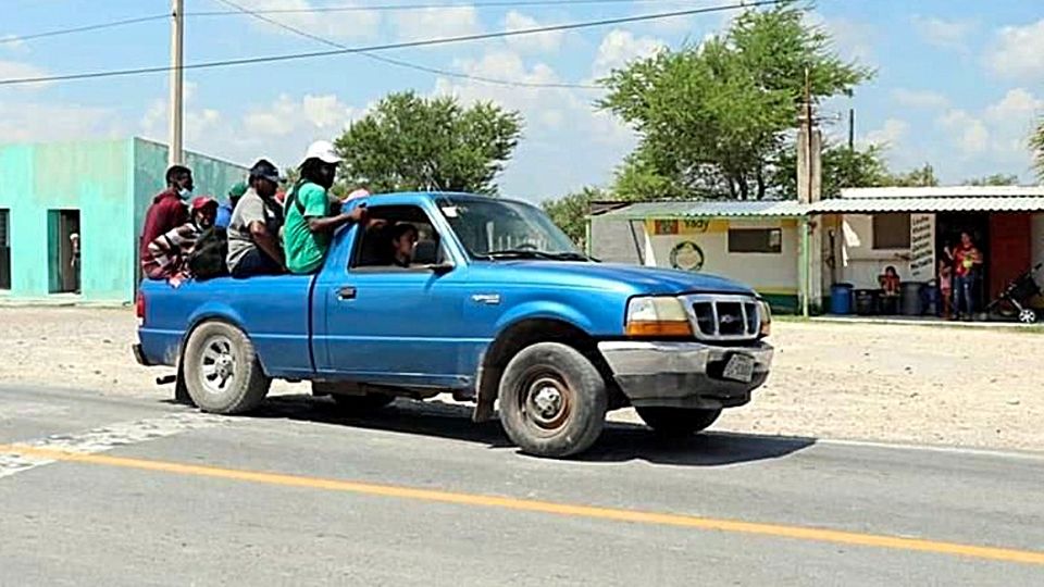 Por un aventón a unos migrantes haitianos los acusan de tráfico de humanos
