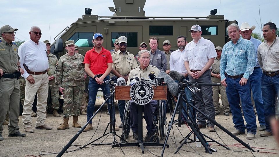 Greg Abbott asegura que protegerá la frontera de Texas ante la crisis migratoria.