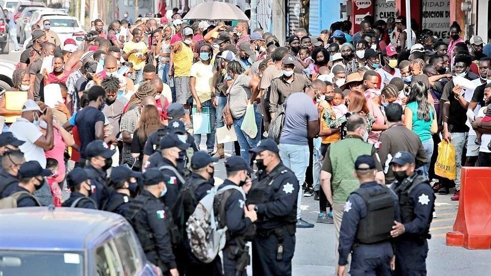 Cientos de migrantes con sus familias llegaron ayer a la ciudad de Monterrey, Nuevo León