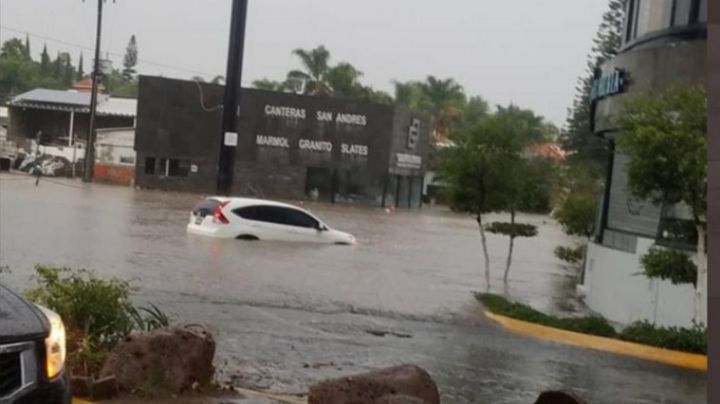 Muere hombre atrapado en inundación en Guadalajara
