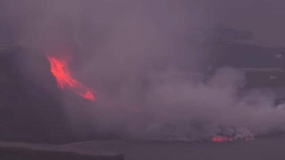 Cuando amaneció la lava sobresalió por encima de la línea de flotación del Océano Atlántico