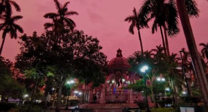 Sorprende cielo de Tampico tras tormenta eléctrica: ¡Se pinta de rojo y morado!