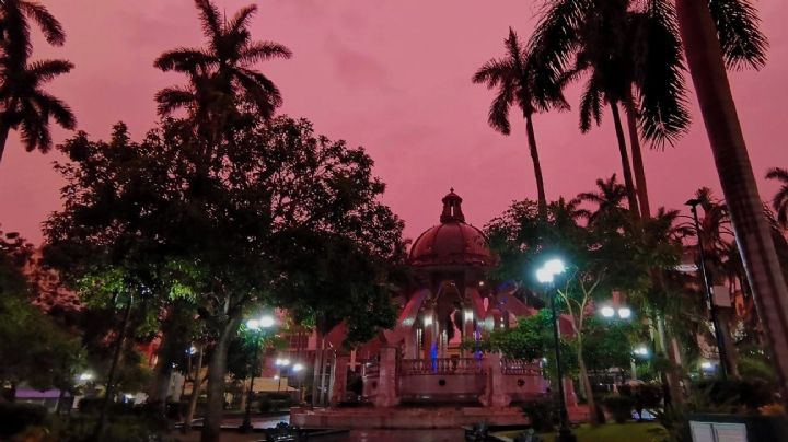 Sorprende cielo de Tampico tras tormenta eléctrica: ¡Se pinta de rojo y morado!