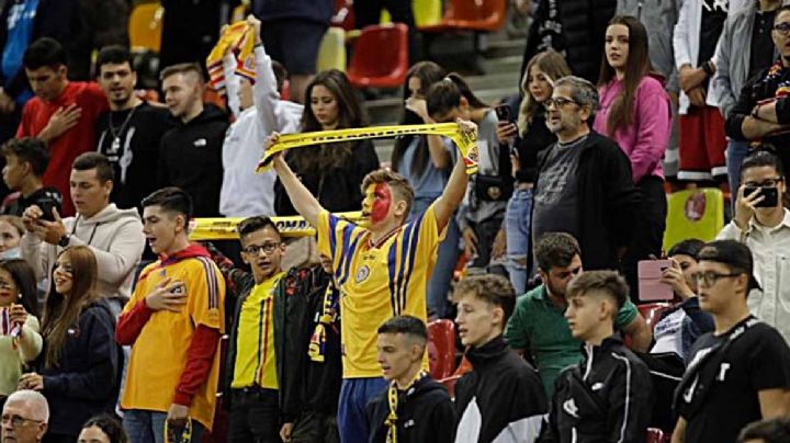 VIDEO: Corean rumanos grito homofóbico mexicano de !Eeeeeeeh, puu...!