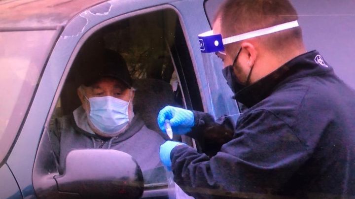 Pruebas de Covid fueron saturadas por automovilistas en Laredo