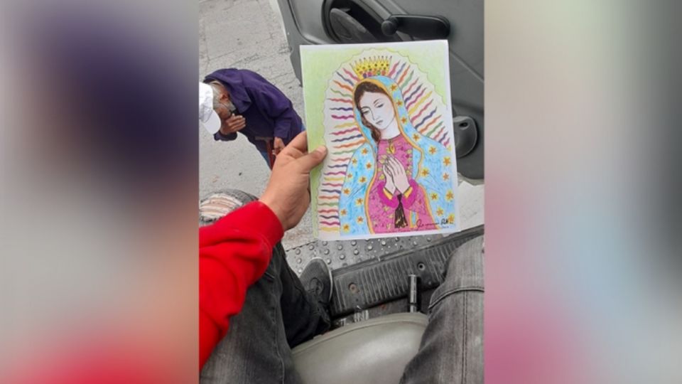 Recorre las calles de Guadalupe, Nuevo León ofreciendo dibujos