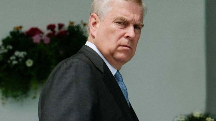 Reina Isabel despoja de títulos a su hijo el príncipe Andrés por acusación de agresión sexual