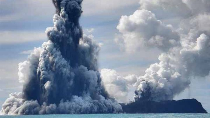 ¡Impresionante! Recopilación de videos de la erupción de volcán y tsunami de Tonga