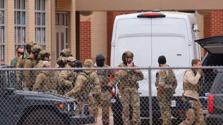 Hombre armado retiene a rehenes dentro de una sinagoga en Texas; dice que porta una bomba