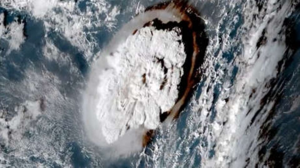 hace erupción en Isla Tonga