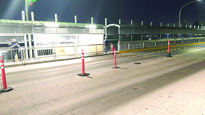 Puente sin iluminación y todavía nos cobran