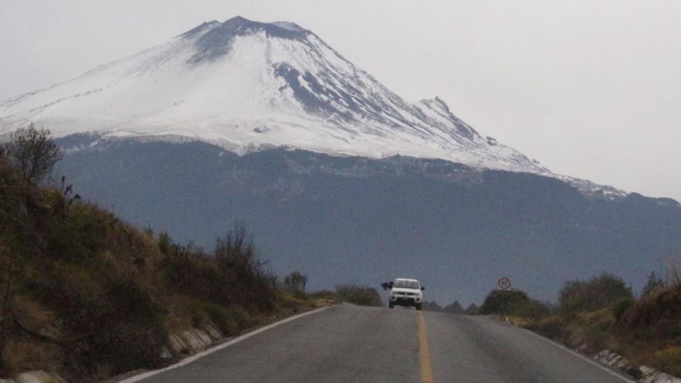 Se menciona que se registraron 27 exhalaciones en las que hubo columnas de vapor de agua, gases y ceniza