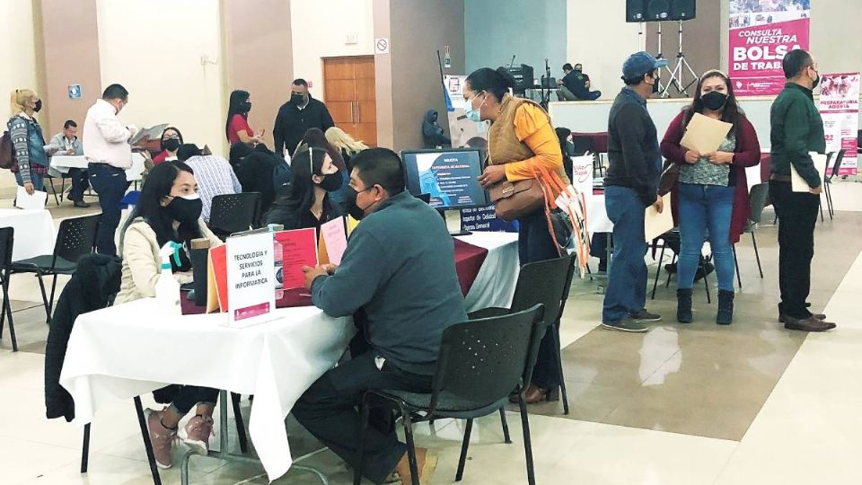 Fueron mil 200 las plazas de trabajo las que se ofrecieron en la Feria
del Empleo