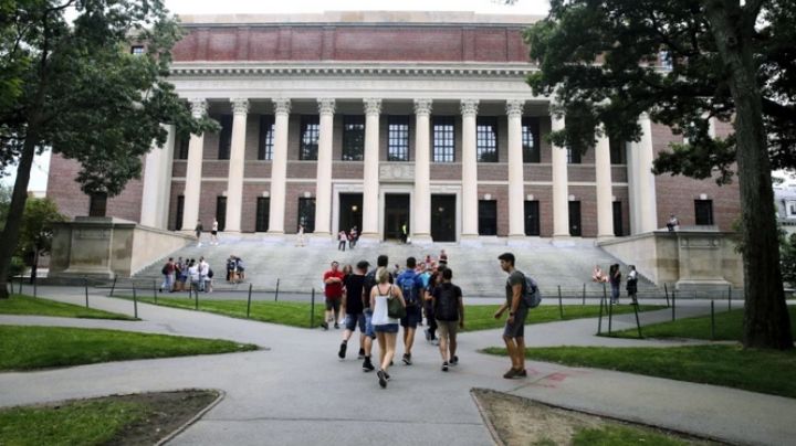 Por avance de ómicron, universidades en EU regresan a clases en línea