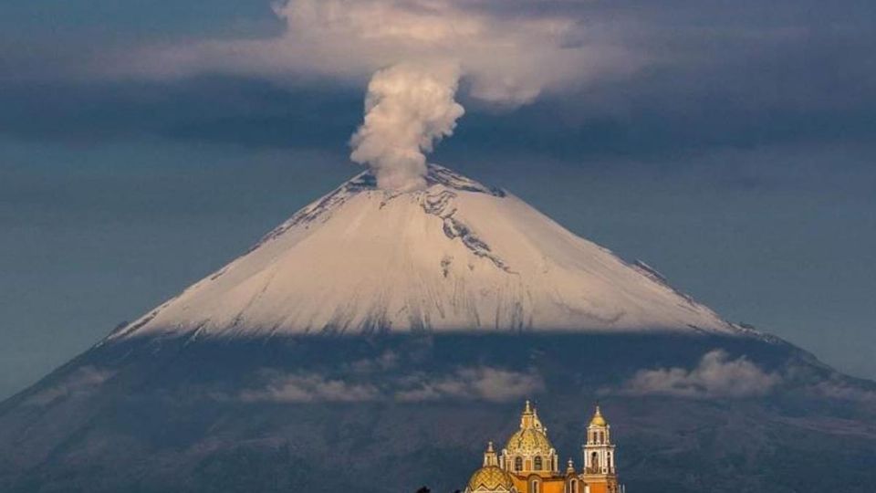 El Centro Nacional de Prevención de Desastres (Cenapred) informó que el volcán Popocatépetl registró hoy 44 exhalaciones