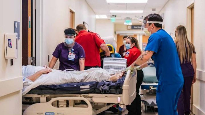 La otra crisis del ómicron: hay escasez de personal libre de contagio en hospitales