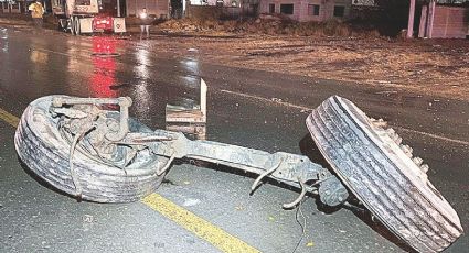 Pega de frente contra tráiler y queda grave