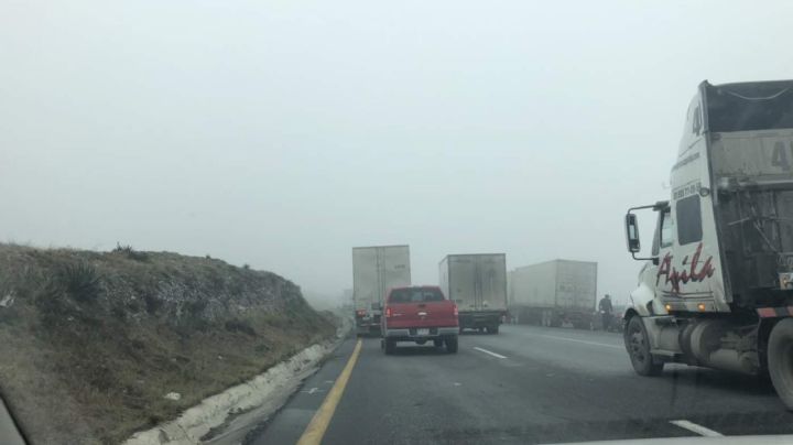 ¡Cuidado! Tráfico lento en autopista de Saltillo-Monterrey por neblina
