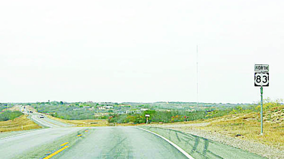 La carretera 83 Norte hacia Carrizo Springs y Uvalde es objeto de remodelación