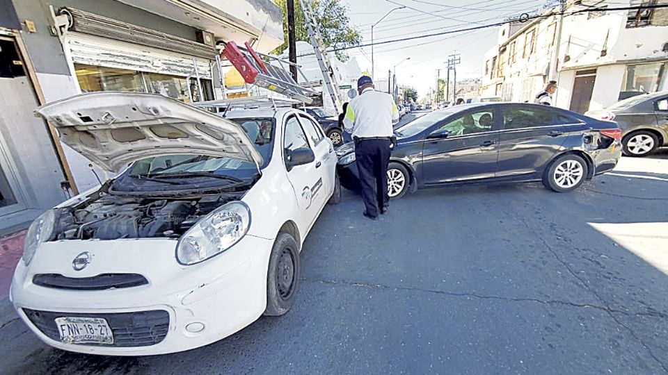 Una jovencita fue señalada como responsable del accidente múltiple.