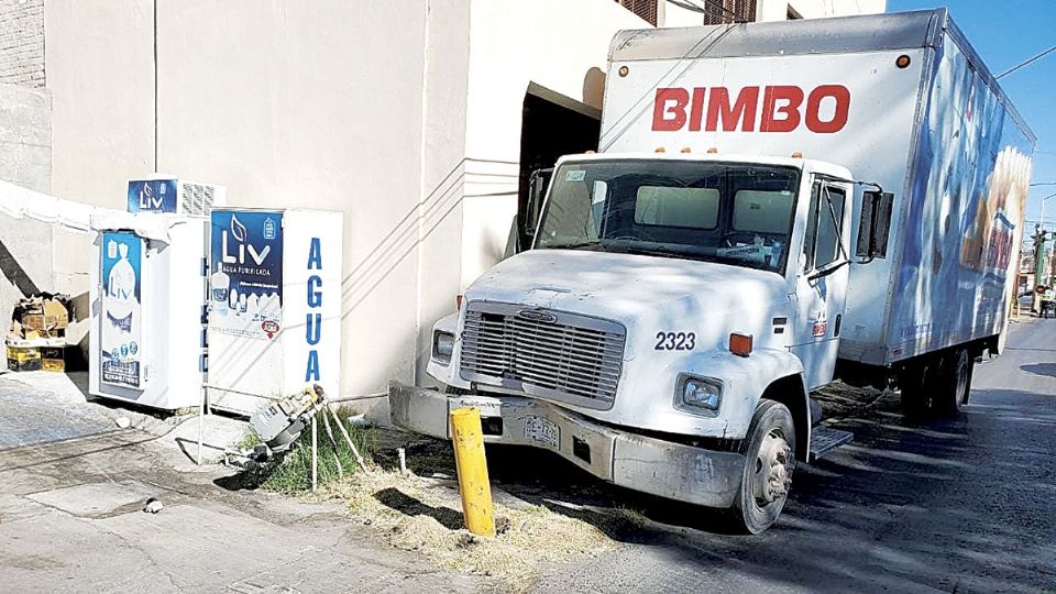 El camión golpeó un medidor de gas y causó una fuga.