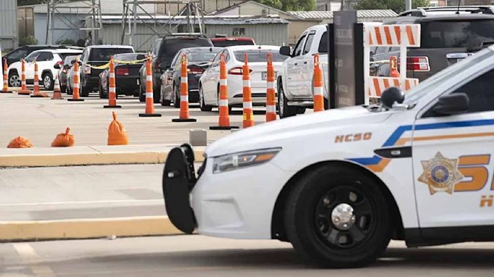 Maestra encierra a su hijo menor en la cajuela de su auto porque dio positivo a covid-19