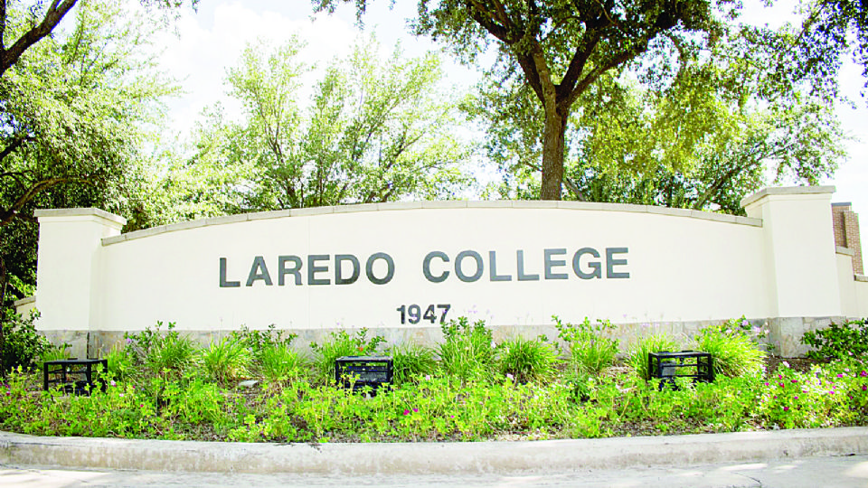 Hay clases gratuitas de inglés en el Colegio de Laredo.