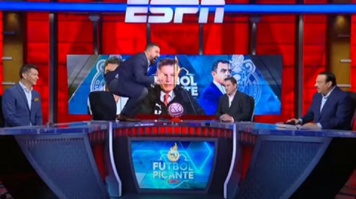 Álvaro Morales se burla cruelmente de Pietrasanta por eliminación de Chivas | VIDEO