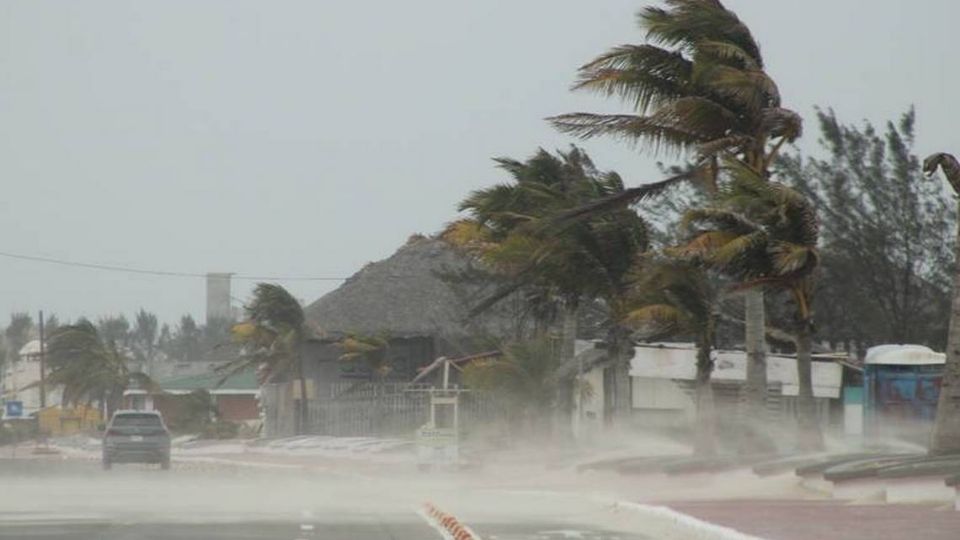 Posible ciclón tropical afectará con lluvias a Tamaulipas