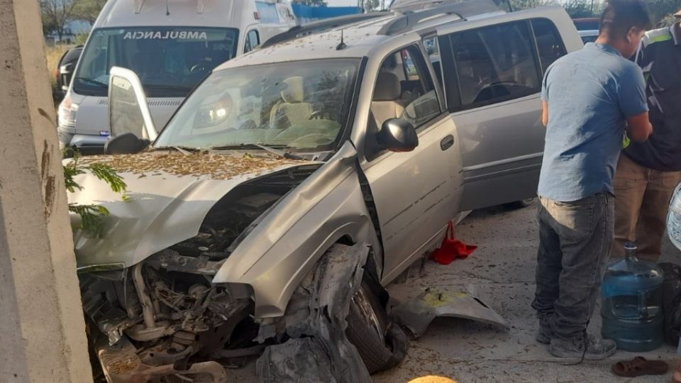 La camioneta quedó muy dañada.