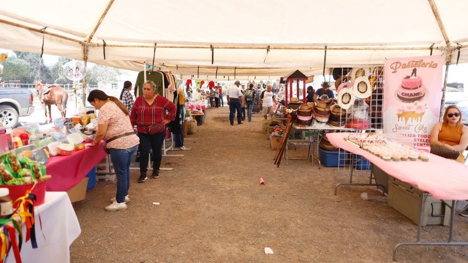 El bazar 'Haciendo Comunidad' se llevó a cabo en el Lienzo Charro