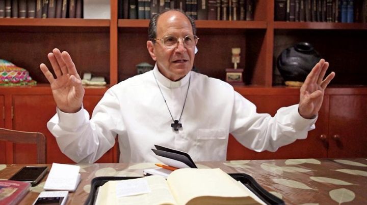 Se presenta el padre Solalinde en conferencia en Estación Palabra