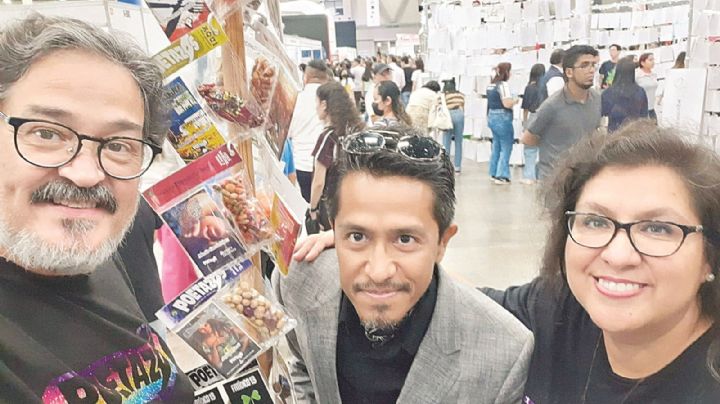 Estrenó escritor neolaredense libro en FIL en Monterrey