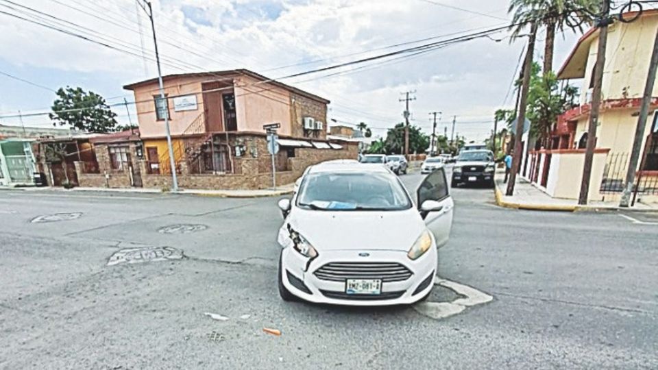 El Ford Fiesta presenta daños en uno de los faros delanteros