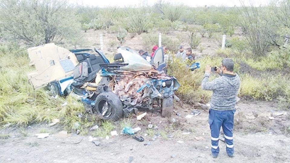 Médico muere aplastado en la carretera a Monclova