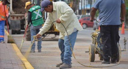 Construyen banquetas en colonia El Progreso, Nuevo Laredo