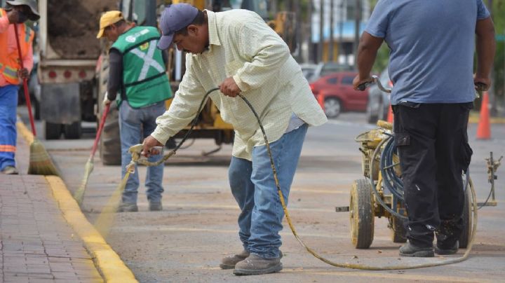 Construyen banquetas en colonia El Progreso, Nuevo Laredo
