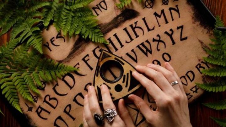Abuelita deja ouija a sus familiares para que se comuniquen con ella en el más allá